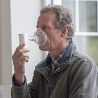 Adult using InnSpire Go LiteTouch Mask